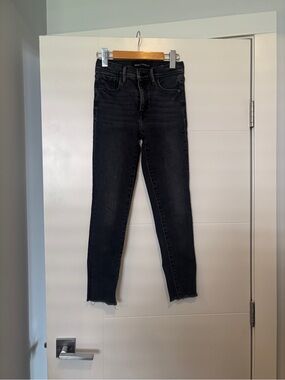 Denim Forum The Nico Skinny Mid Rise Crop Faded Black